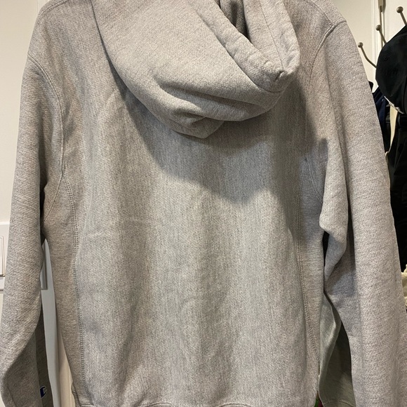 Unisex hoodies brand by Champion. Size is from Small but look large - Picture 5 of 6